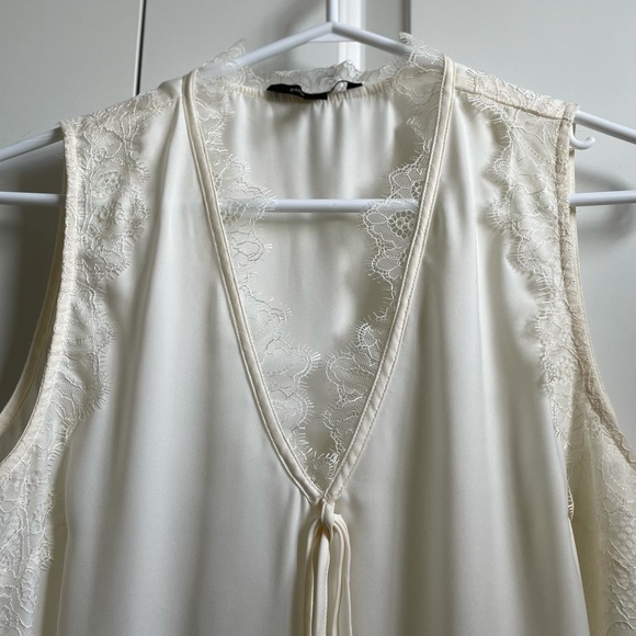 Beautiful Banana Republic Blouse - Picture 5 of 5